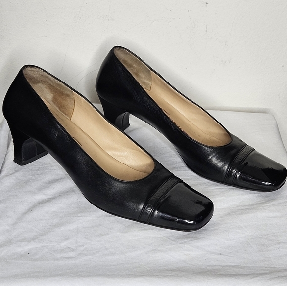 Salvatore Ferragamo black heel pumps size 7 - Picture 7 of 10
